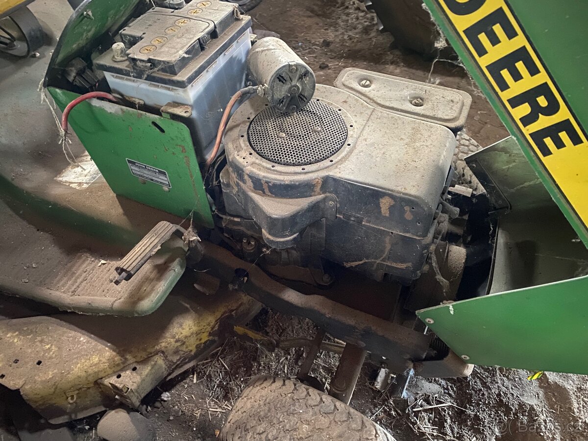John Deere 111 - 2