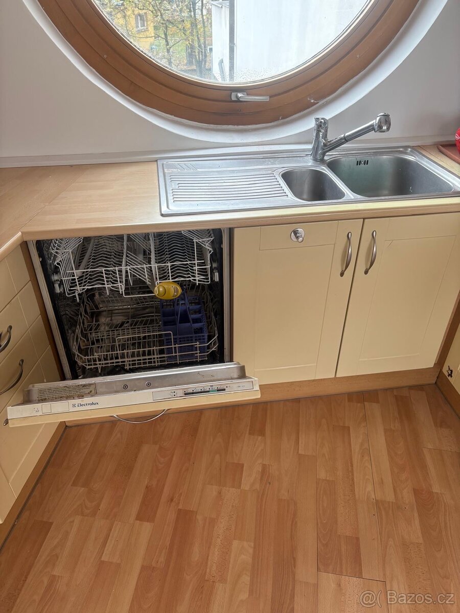 kuchyňská linka VČETNĚ spotřebičů - 2