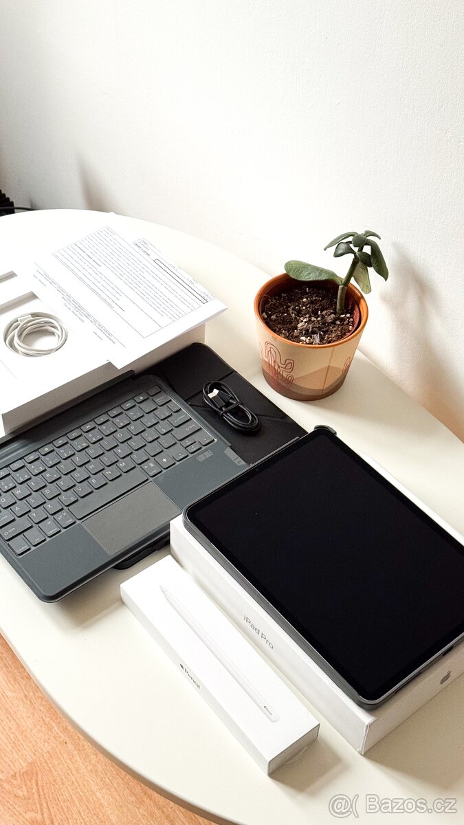 iPad Pro 11″ 4. gen(2022) 256GB Cellular + Keyboard + Pencil - 2