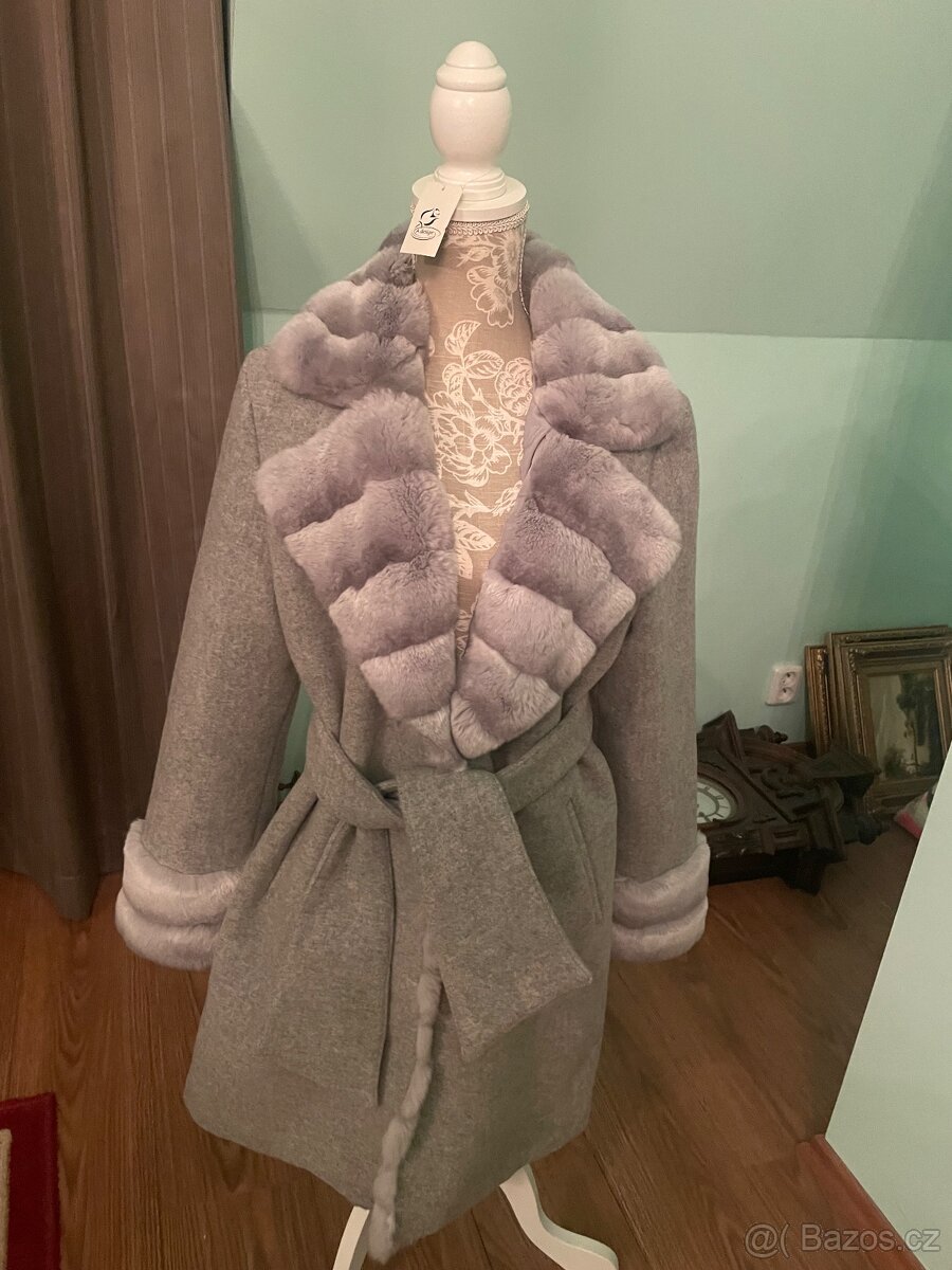 Nádherný nový kabátek s pravou kožešinou, velikost L - 2