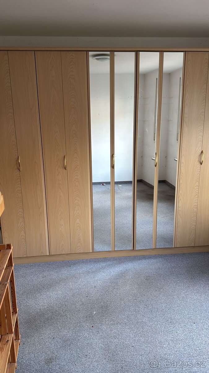 Šatní skříň 6 dveř. lámací dveře - 2