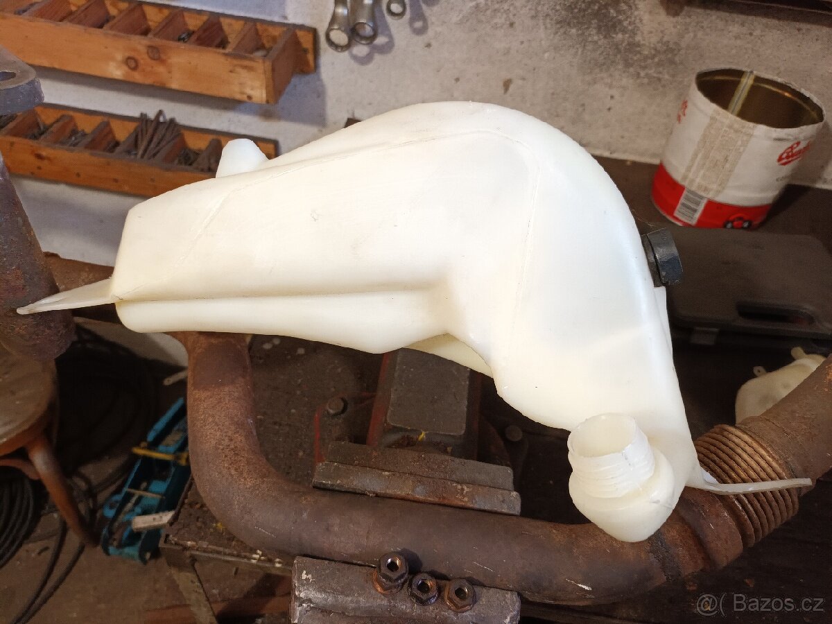 Nádobka ostřikovačů Opel Calibra V6 - 2