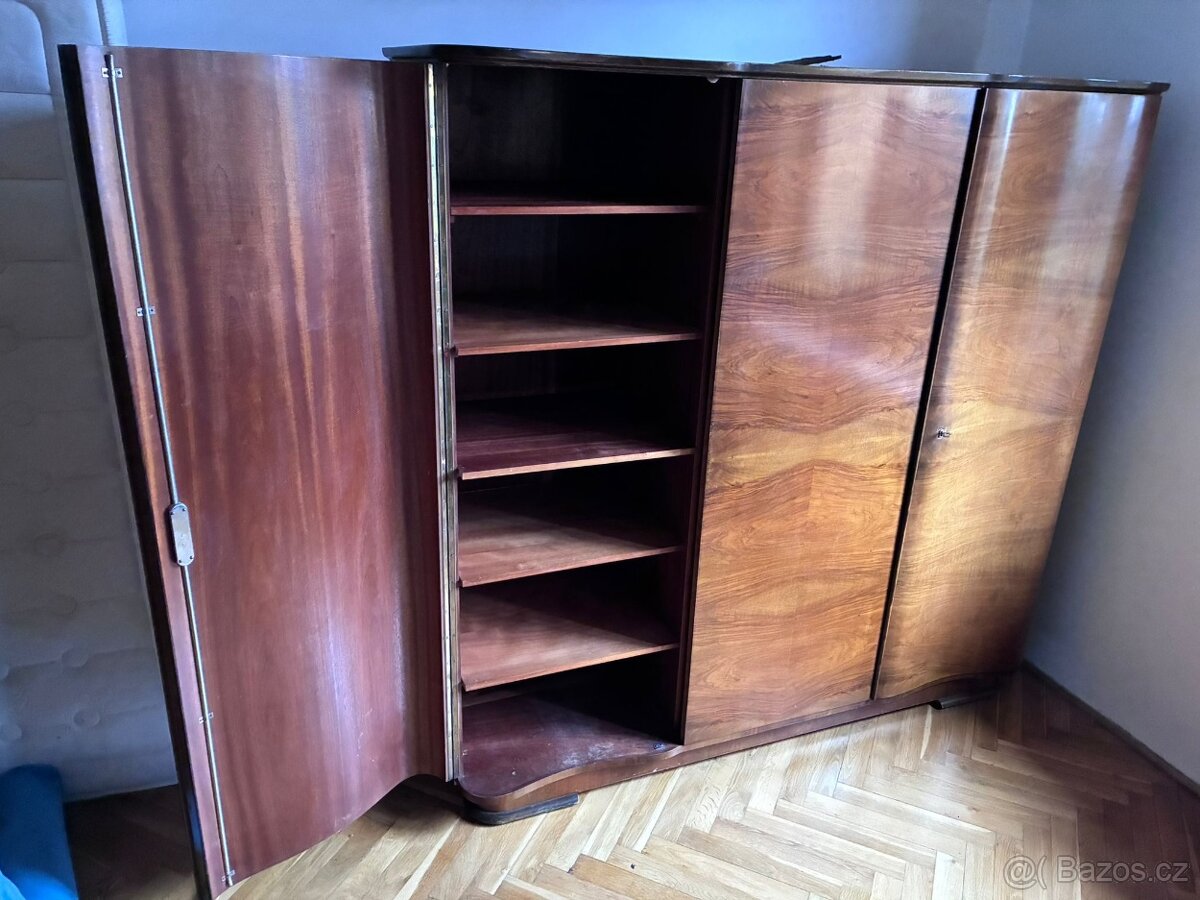 Skříně + toaleta - 2