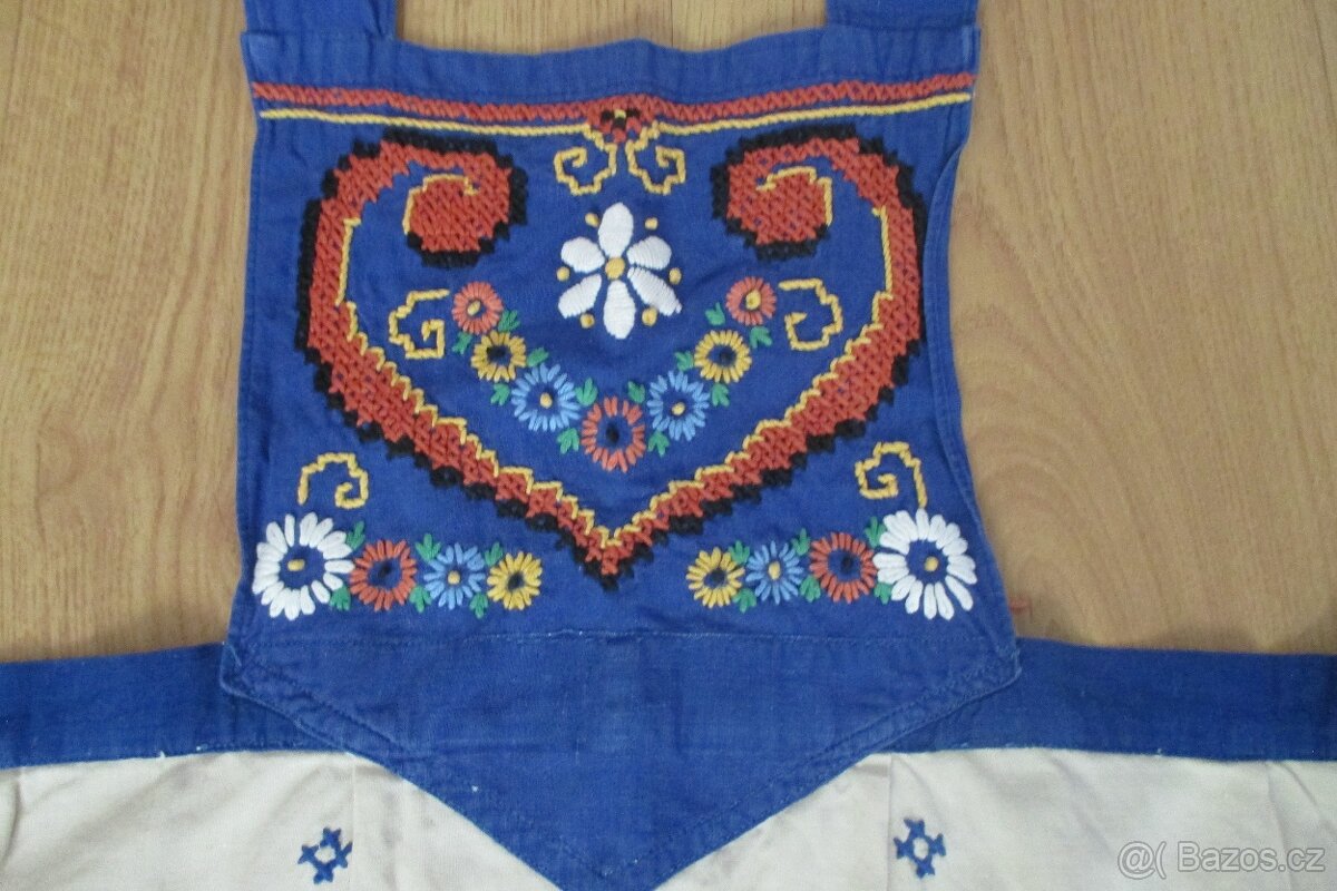 ručně vyšívaná zástěra - 2
