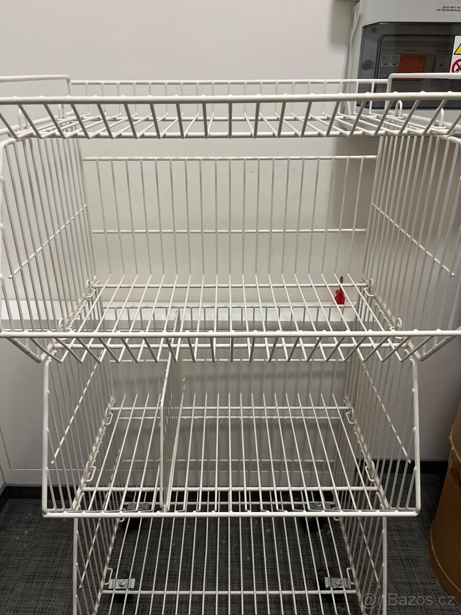 kovový regál / koš s kolečky - 2
