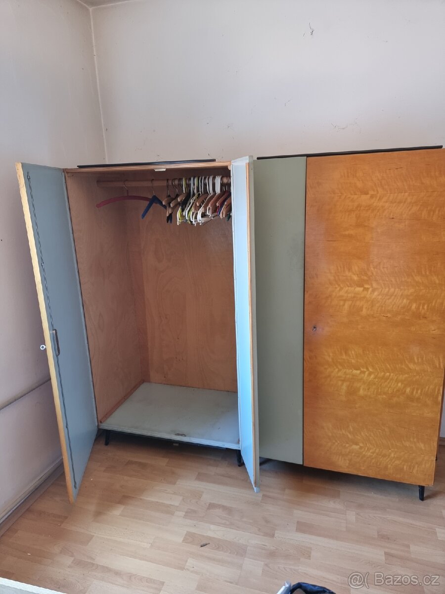 Šatní skříně 3ks - 2