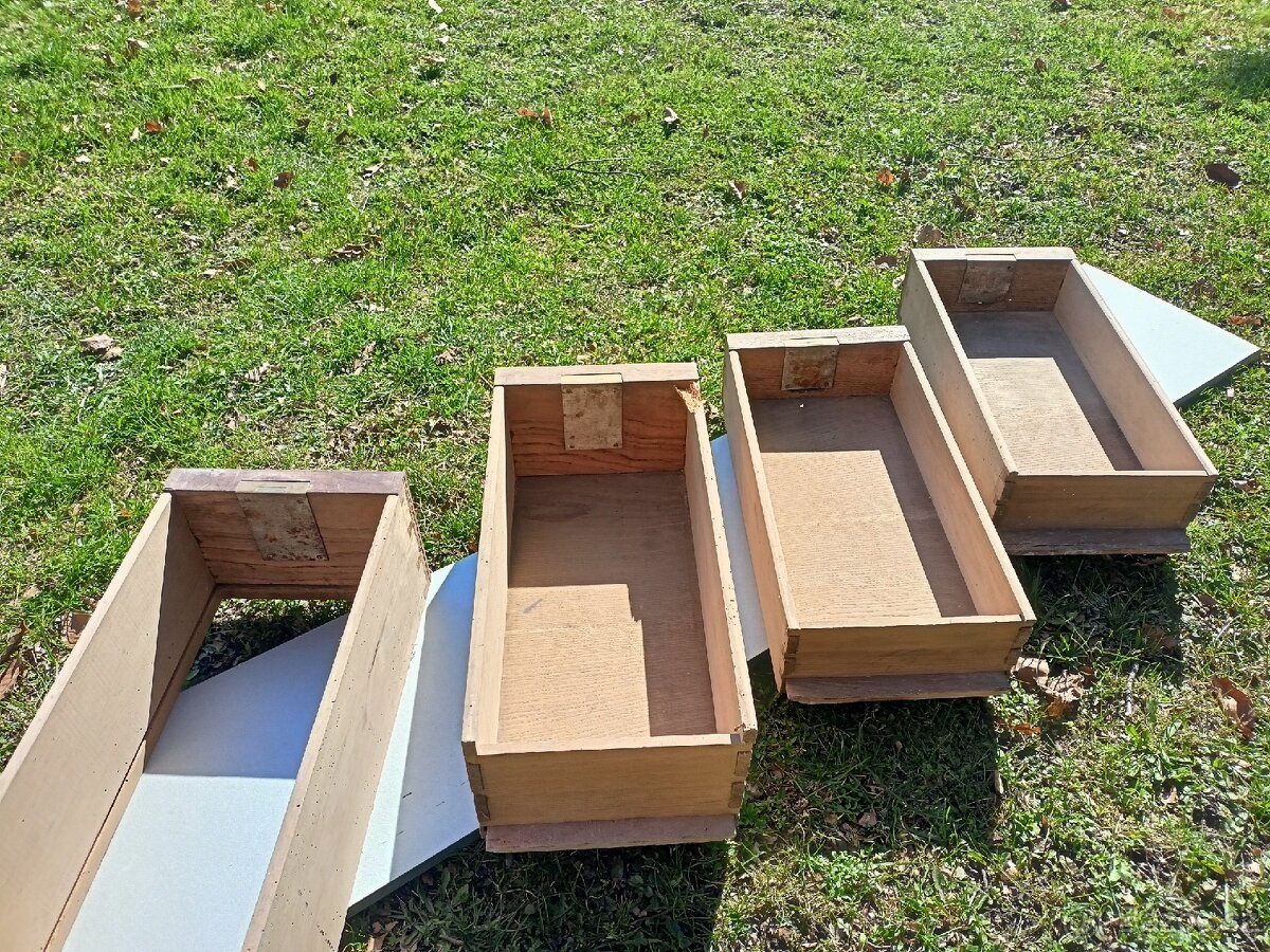 Šuplíky z psacího stolu - 2