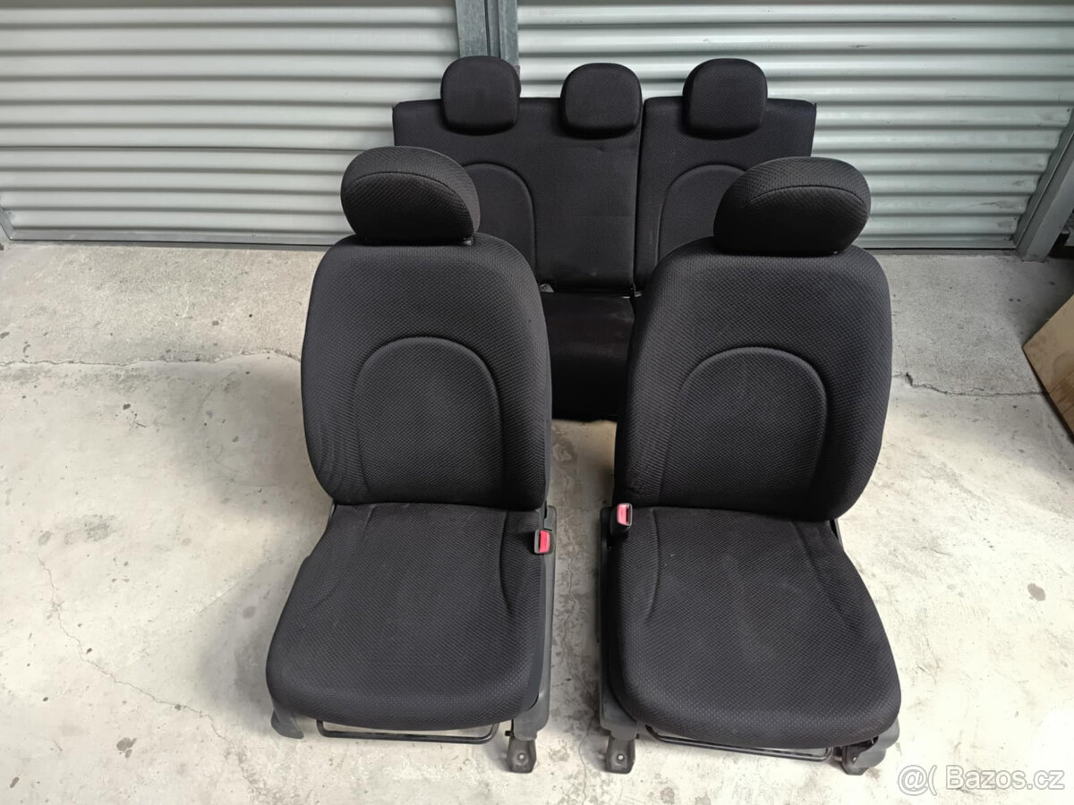 Daihatsu Sirion -- interier - 2