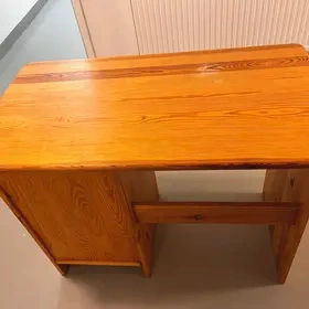 Dřevěný stůl a židle - 2