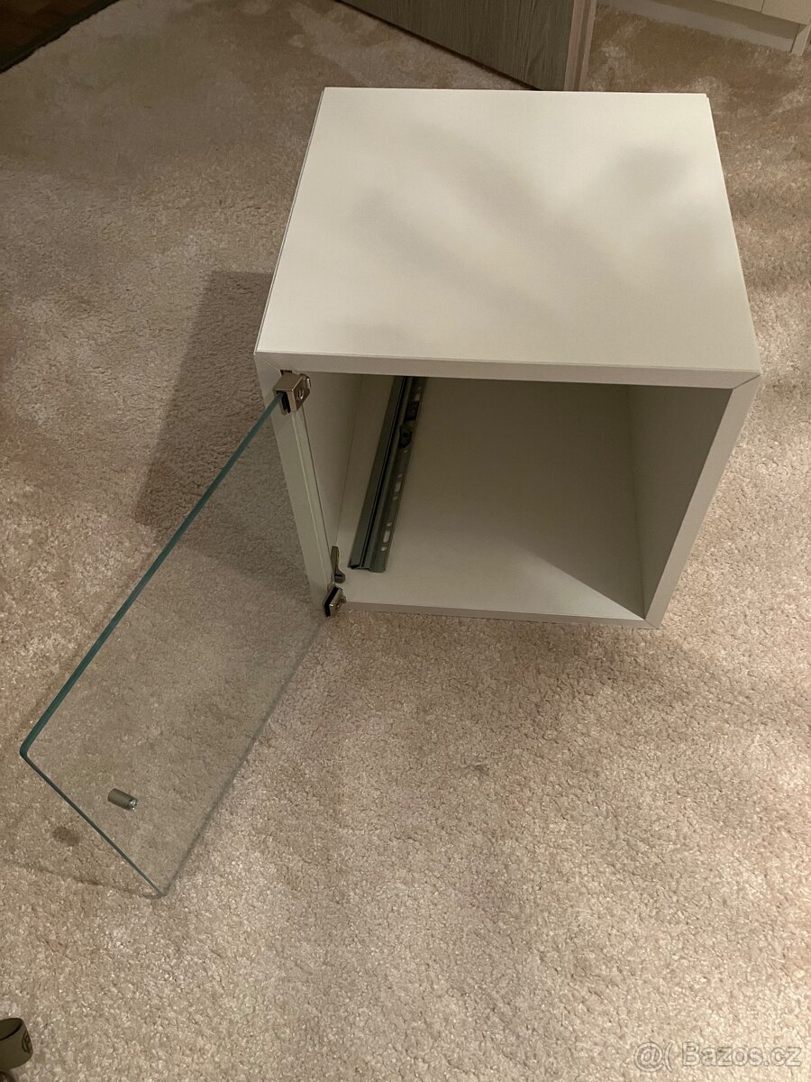 IKEA Eket včetně skleněných dvířek - 2