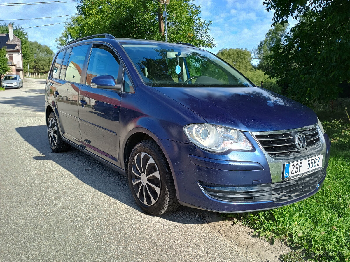 VW Touran 1,9TDI,77kw,r.2007,závěs - 2