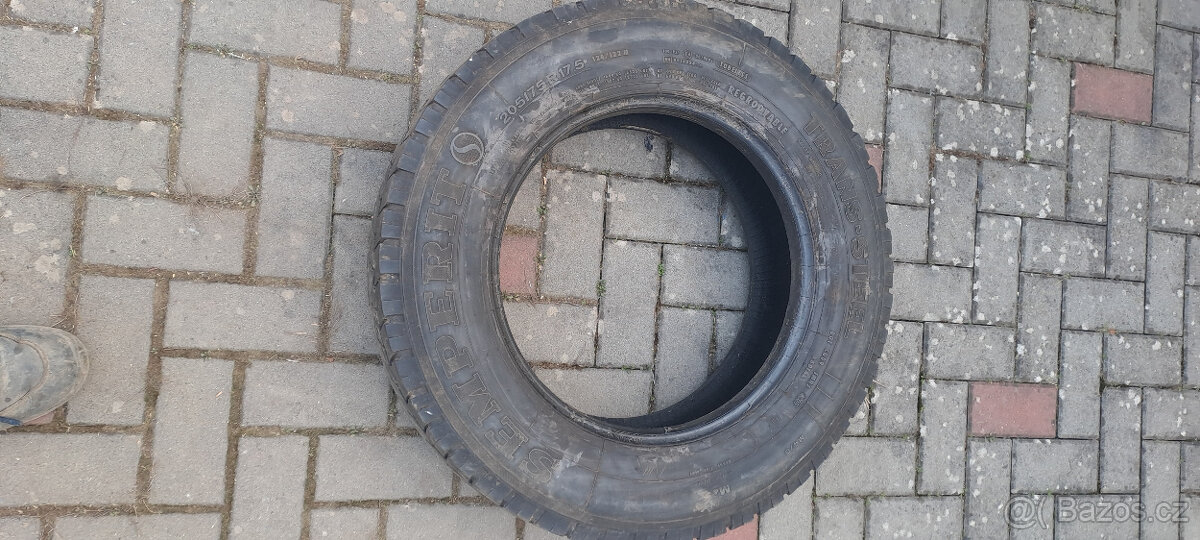 pneu 205 75 R17,5 - 2