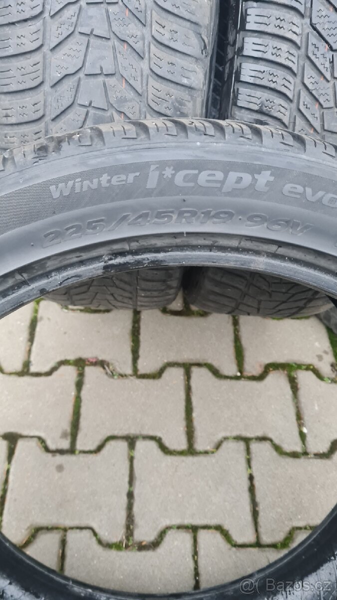 Hankook 225/45 R19 zimní - 2