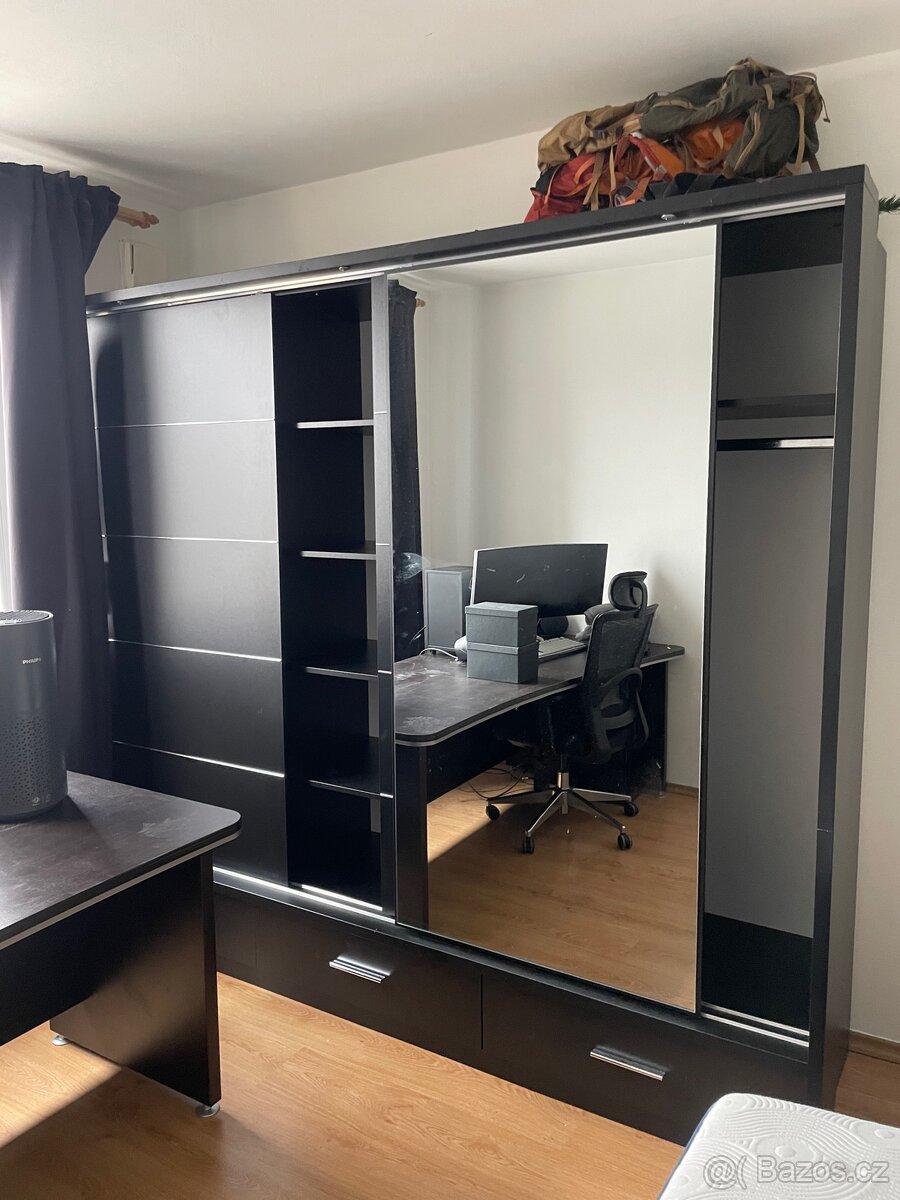 Šatní skříň - 2