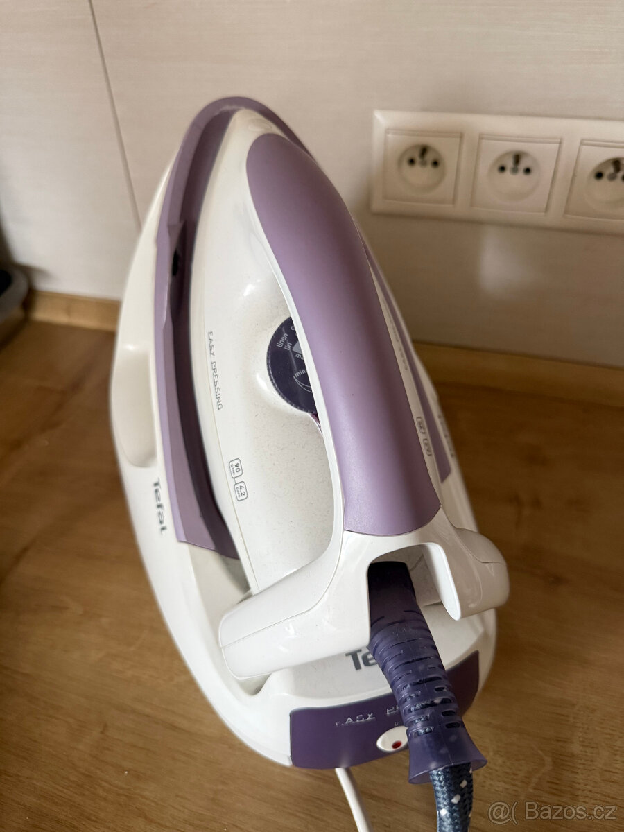 Žehlička - Parní generátor Tefal Easy Pressing GV5221 - 2