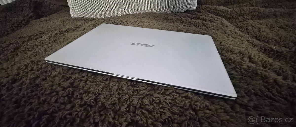 Asus VivoBook 15.4" - 2