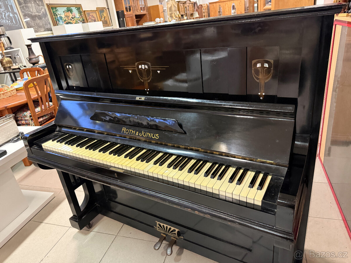 Dvakrát klavír- piano po servisu - 2