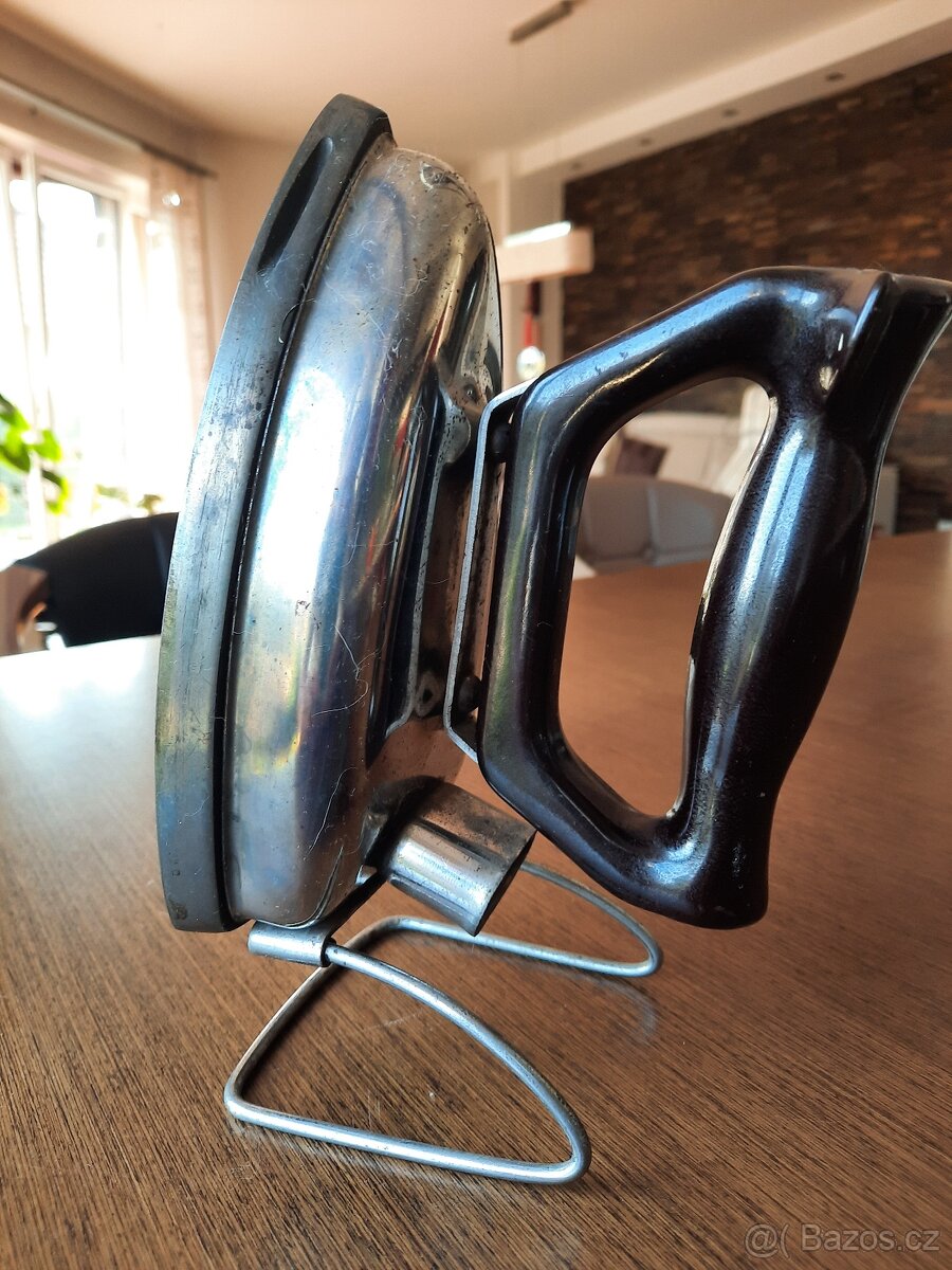 stará žehlička - 2