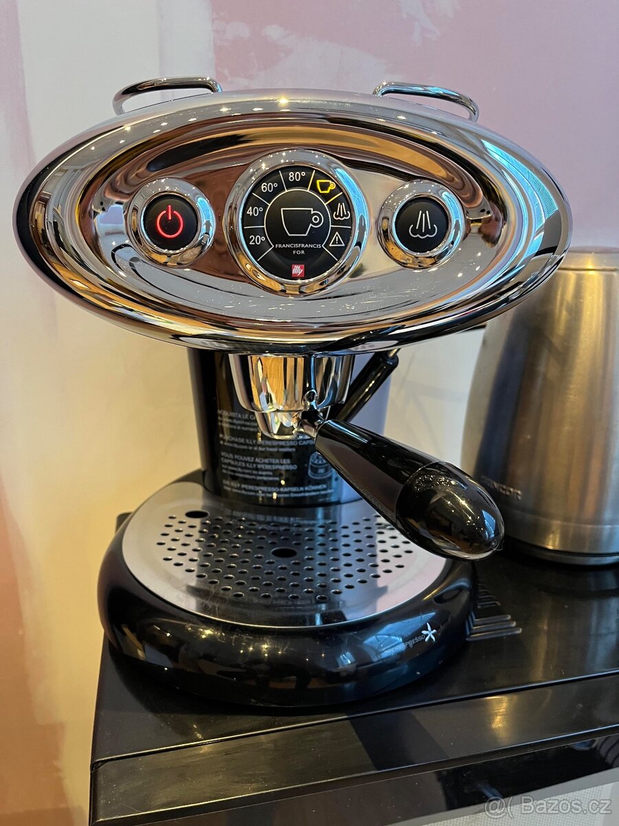 Kávovar Illy Francis černý - 2