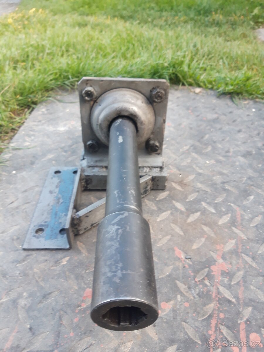 Zadní vývodový hřídel na RS 09 dvouválec - 2