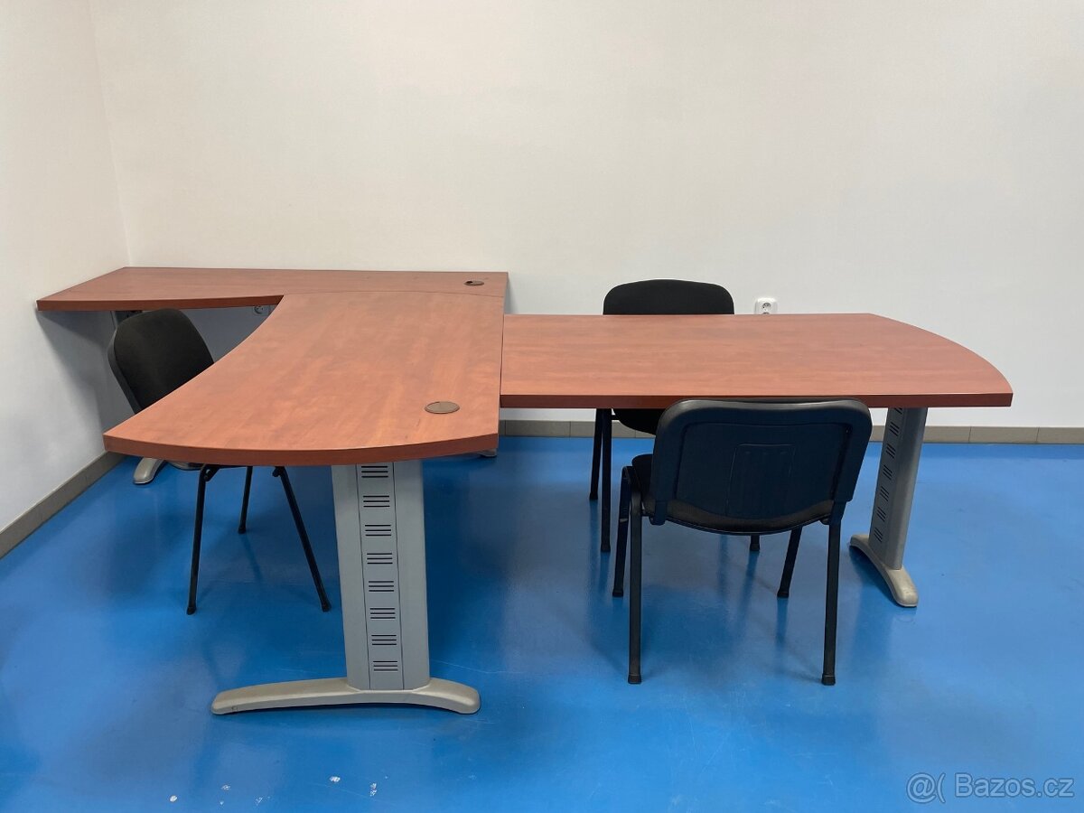 Kancelářský stůl na míru - 2