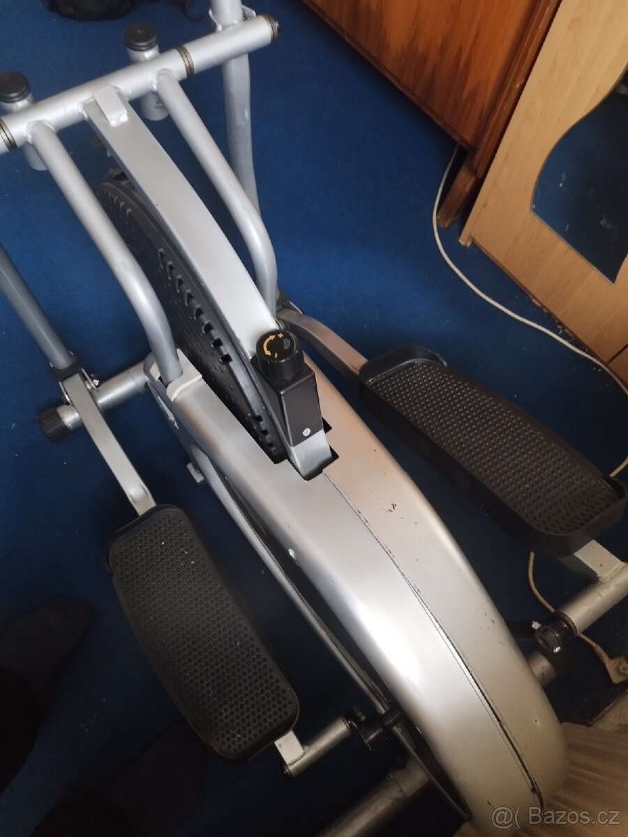 Eliptický trenažér (orbitrek) s displejem - 2
