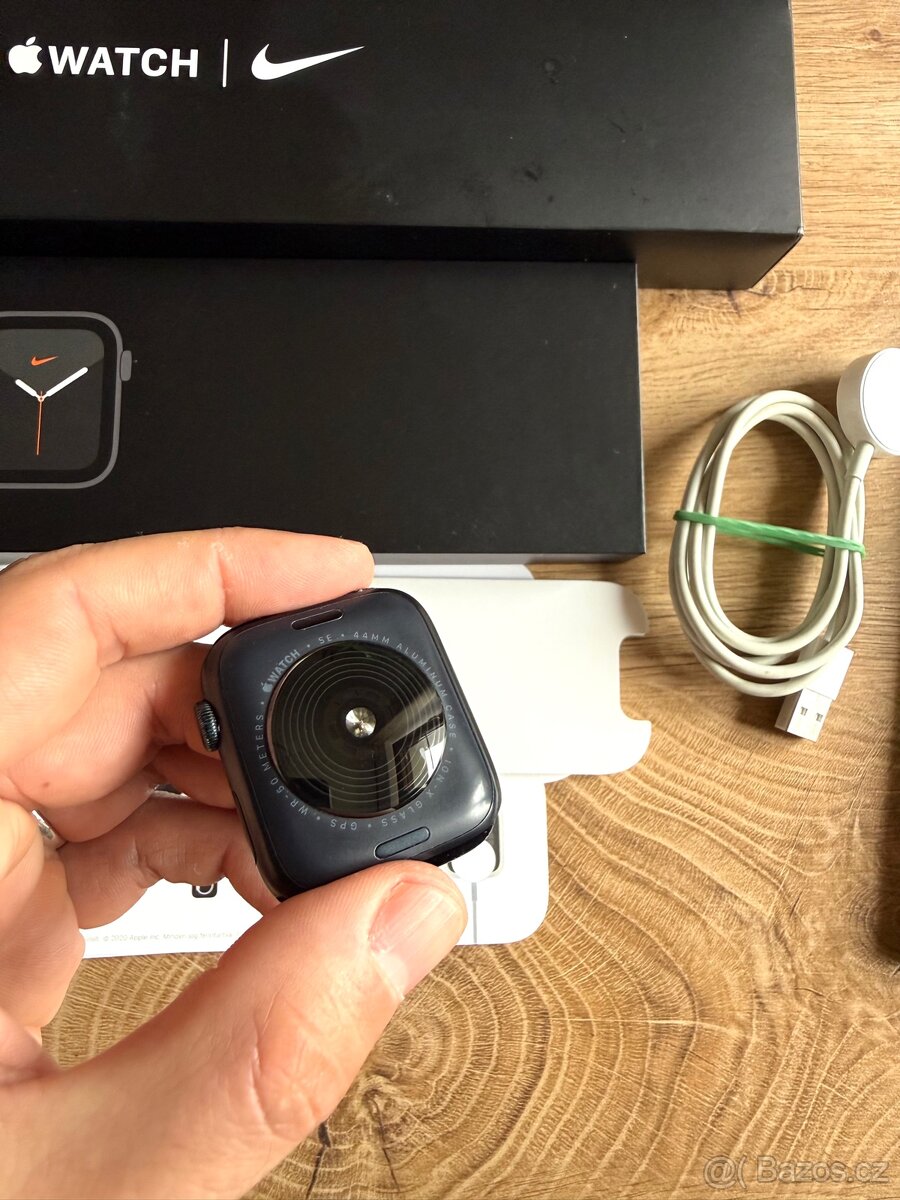 Apple Watch SE 2gen, 44mm space gray - 2