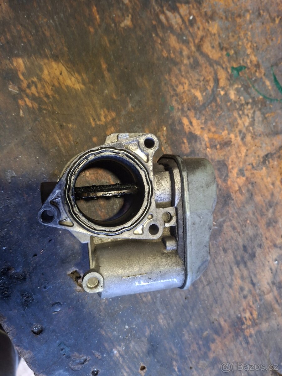 Škrtící Klapka passat b6 2.0tdi - 2