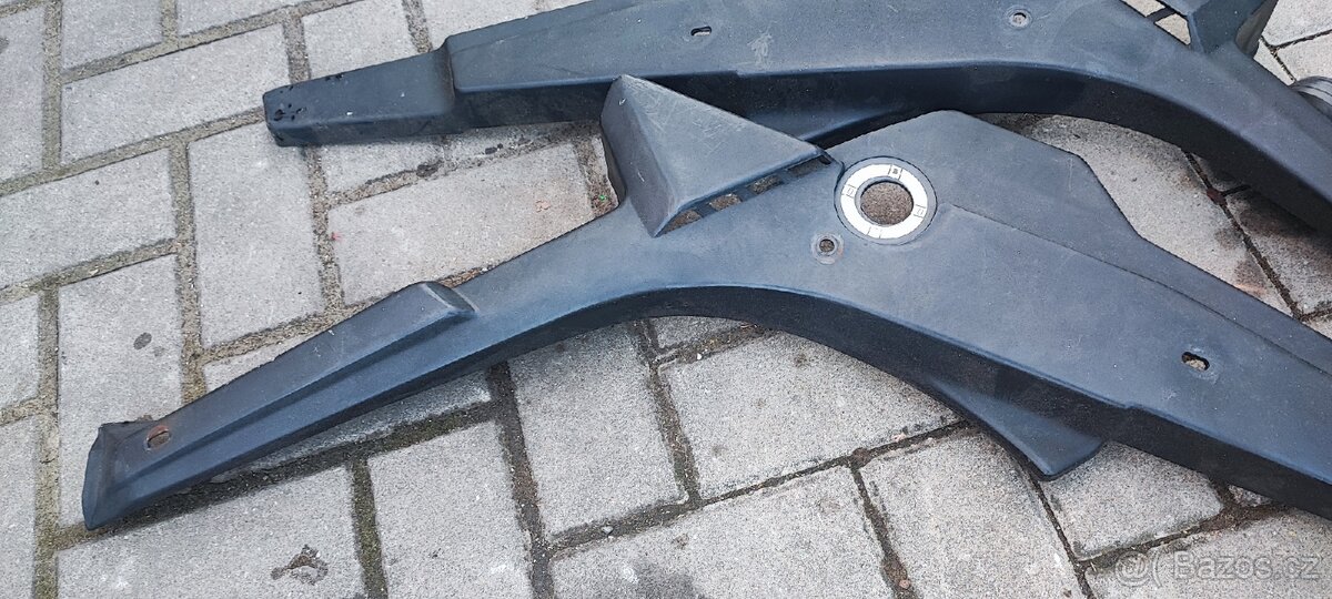 Manet Korado boční plasty - 2