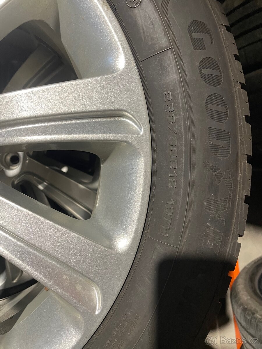 235/60R18 - 2
