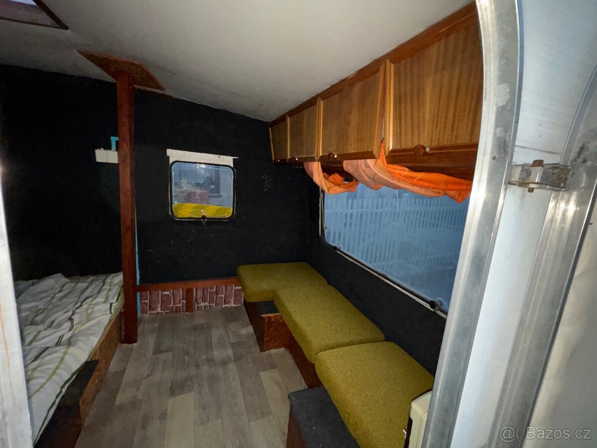 Karavan s doklady - 2