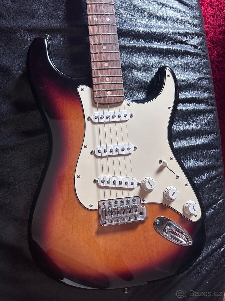 Fender Standard Stratocaster - 2