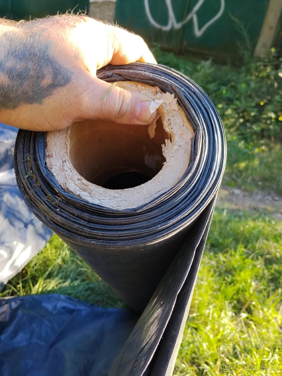 Prodej černé polyetylenové fólie – 130 cm x cca 20 m - 2