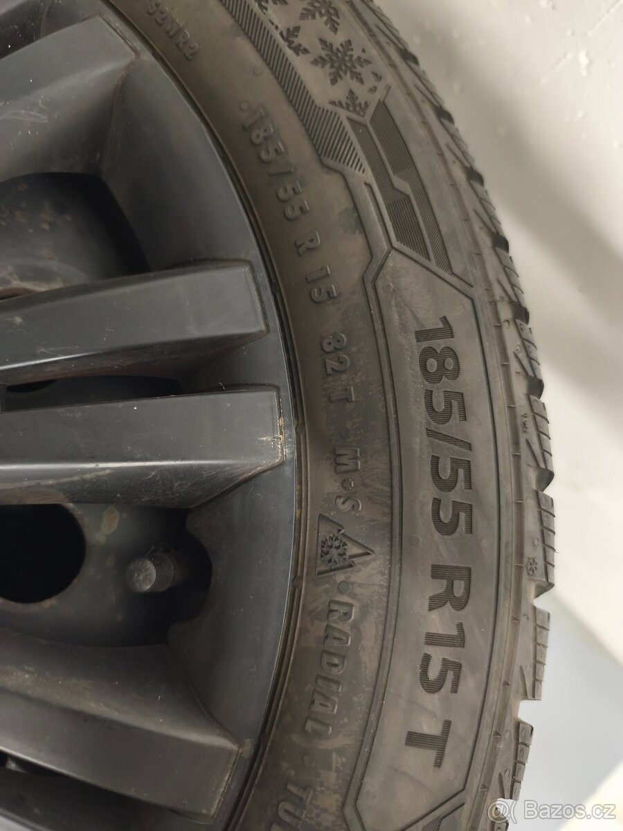 Sada kol se zimními pneu