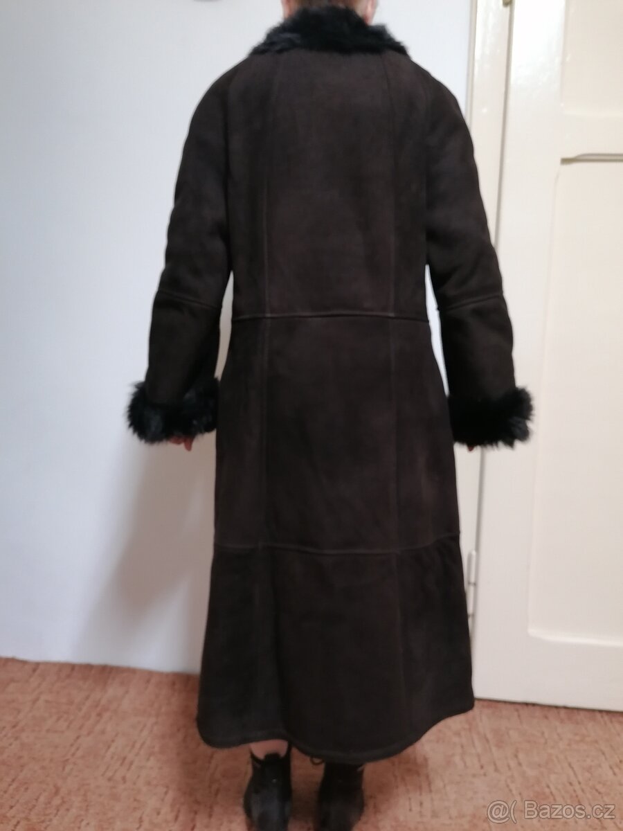 Dámský tmavě hnědý kožich z pravé kožešiny - 2