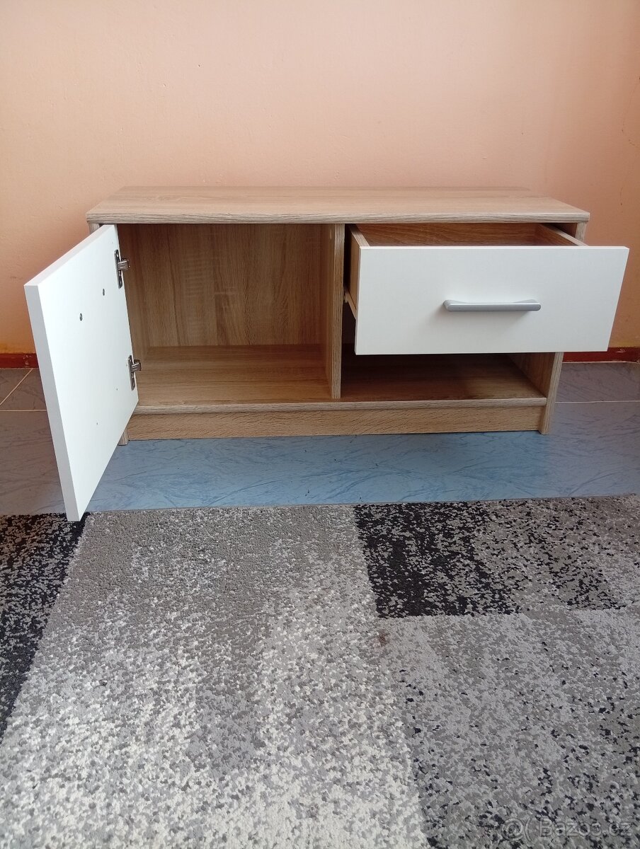 Prodám zánovní skříňku. - 2