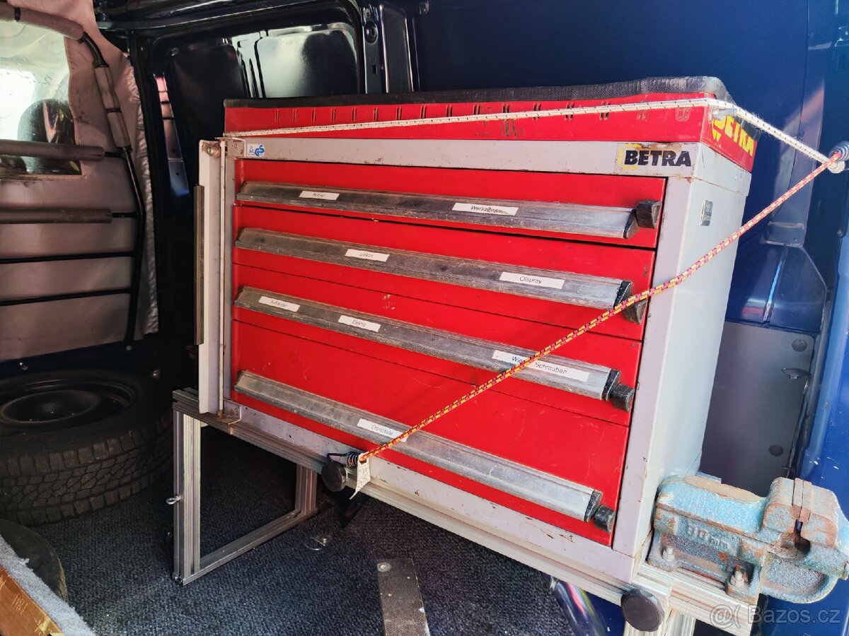 Dílenský stůl BESTA se svěrákem do dodávky. - 2