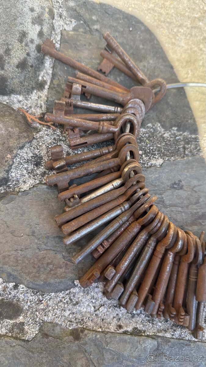 Staré klíče 72 ks - 2