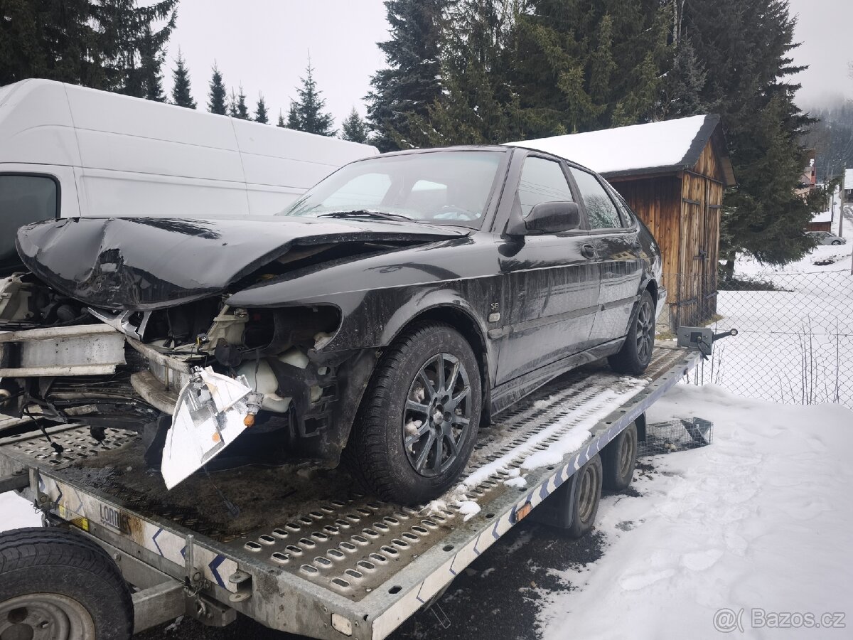 Saab 9na3 2,0 110 kW. R.v 2003 po nehodě na předek - 2