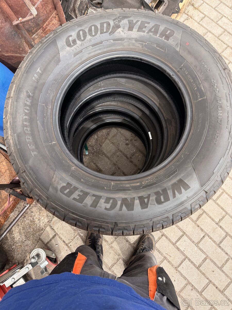 255/70 r16 - 2