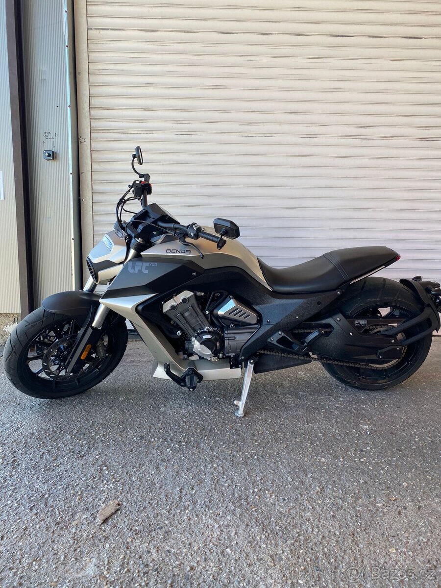 LFC 700 - Štříbrná - Předváděcí motocykl - 2