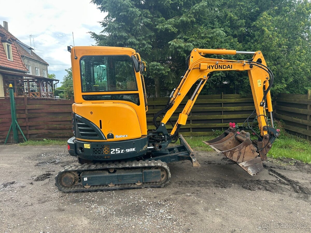 Hyundai 25-9Zak Minibagr 2.8T + 3x lžíce - 2