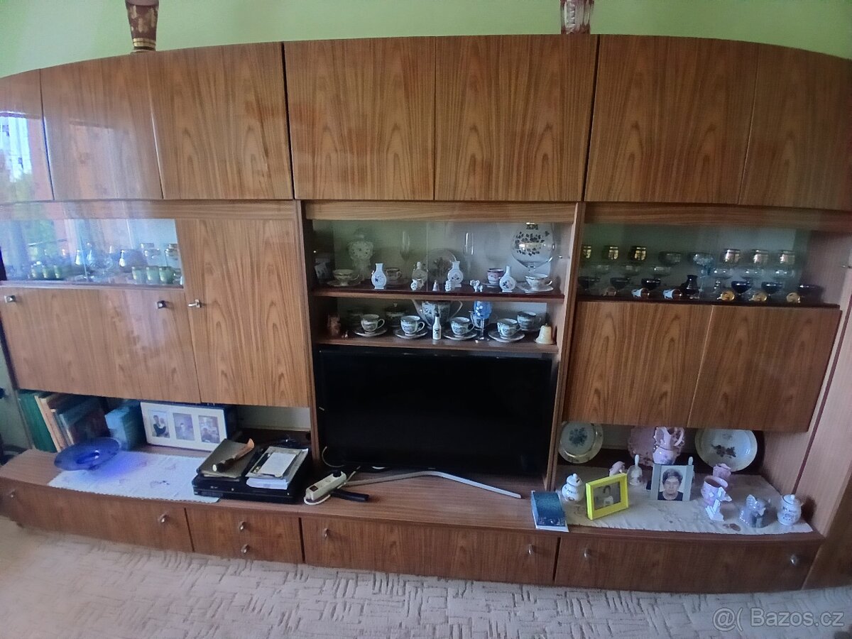 Starožitná velká obývací stěna - 2