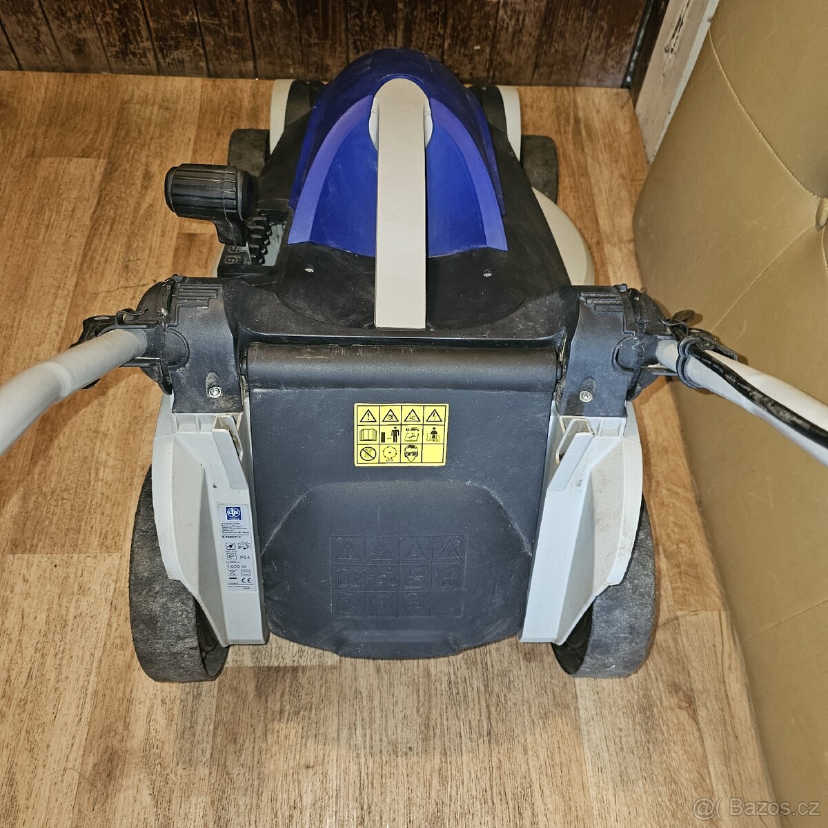 Elektricka sekacka na trávu - 2