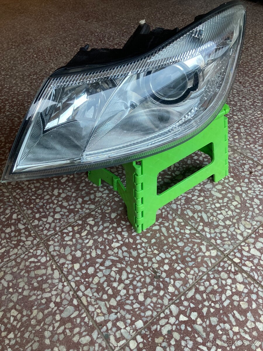 Levý xenon Octavia 2 facelift - 2