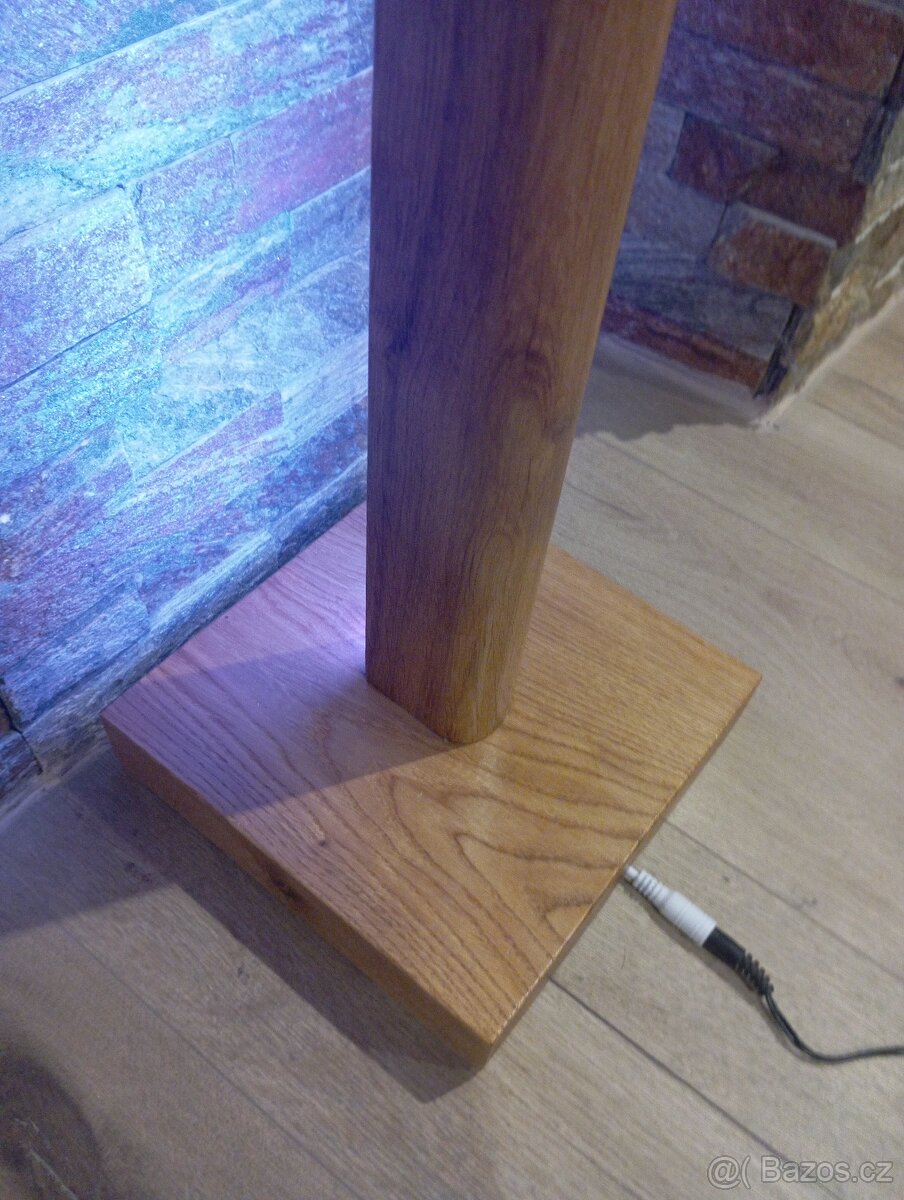 Moderní stojatá lampa z dubu - 2