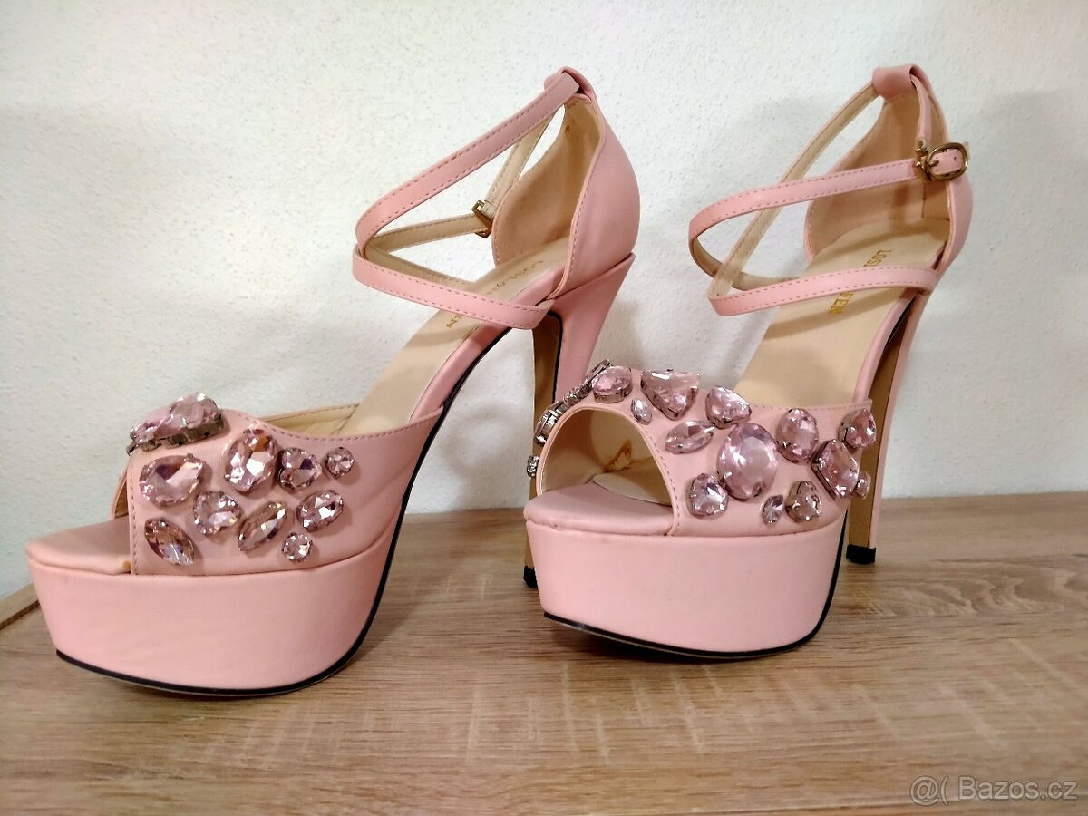 Lodičky, sandály - úklid šatny - 2