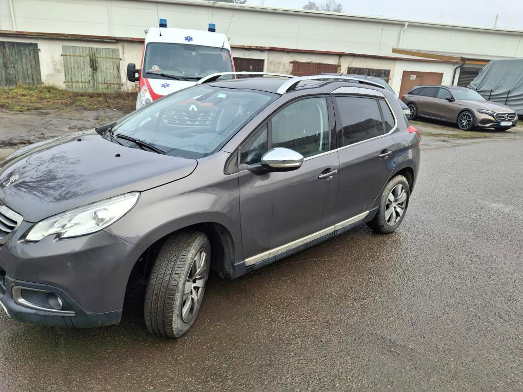 Peugeot 2008 PURE TECH - 2