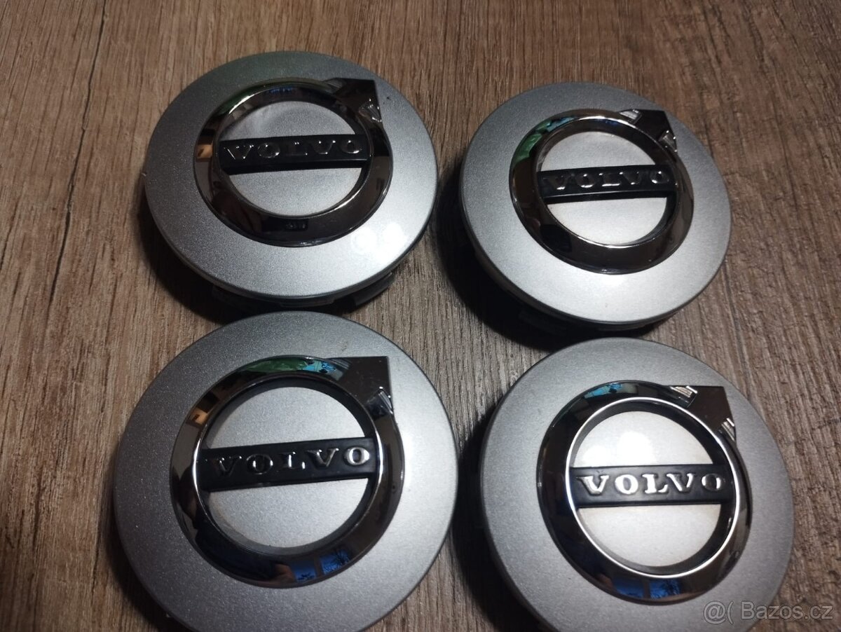 Krytka středu kola se znakem Volvo - 2