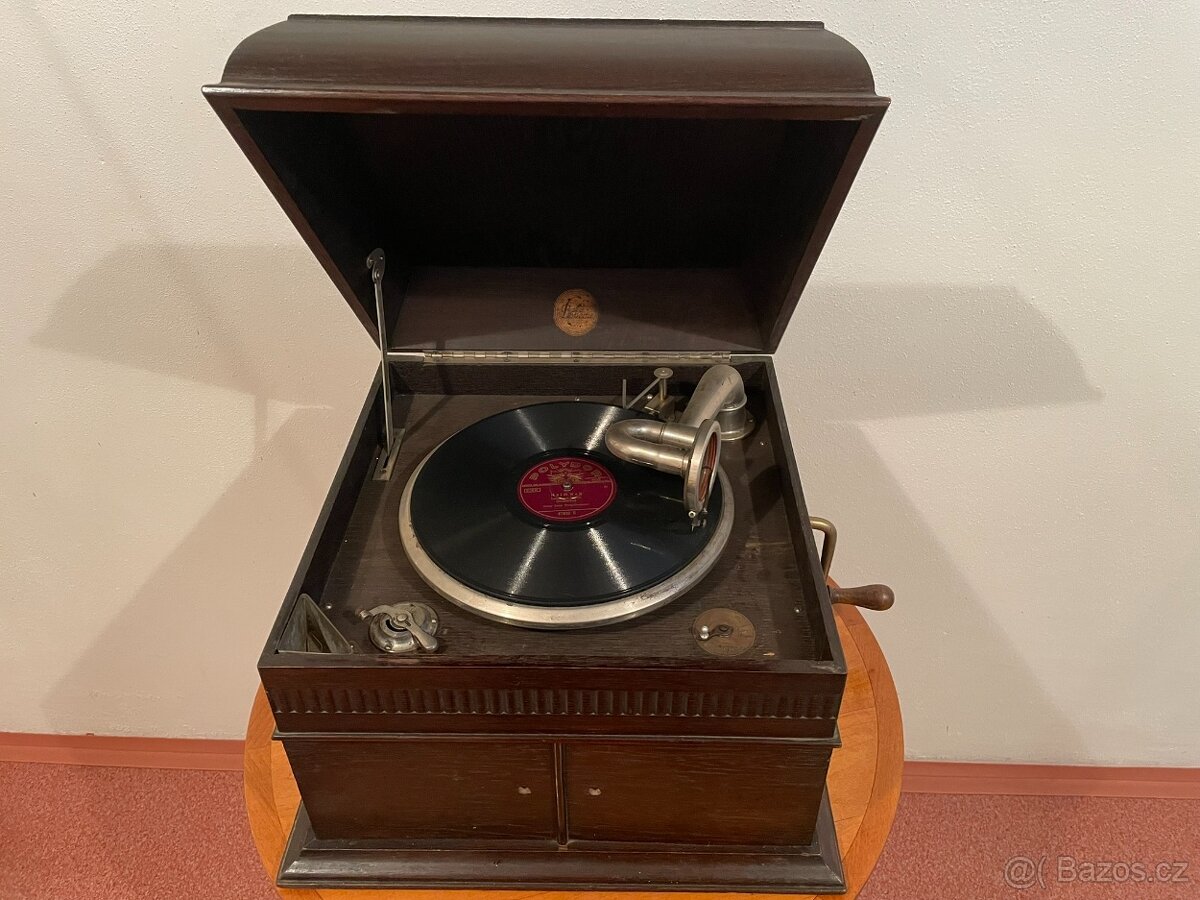 Starý gramofon na kliku - 2